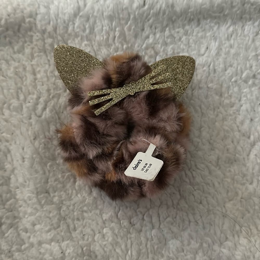 Claire’s Furry Leopard Hair Scrunchie